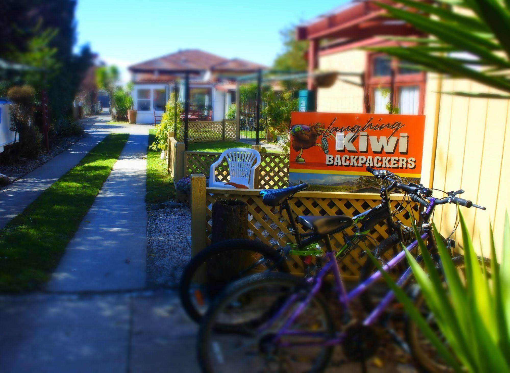 Laughing Kiwi Backpackers Hostel Motueka Exterior photo
